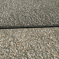 Canal oculto de drenagem central em aço galvanizado C250 100 x 14 cm